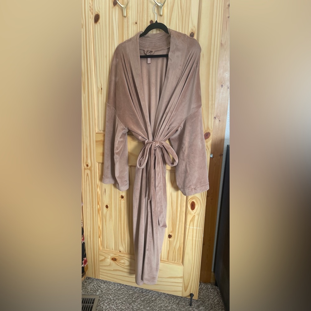 Skims Velour Wrap Robe size Small Pink/Brown